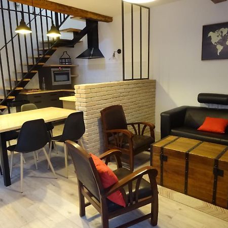 Chatte : Agreable Maison De Rue エクステリア 写真