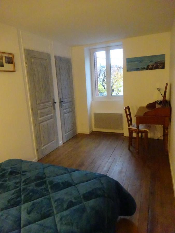 Chatte : Agreable Maison De Rue エクステリア 写真